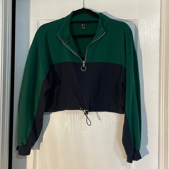 Super cute colour-block crop - Picture 1 of 1